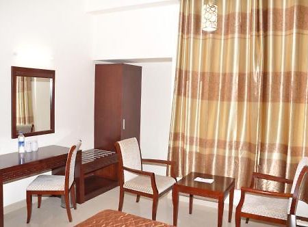 Отель Alps Residency Krishnagiri Номер фото