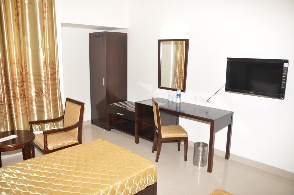 Отель Alps Residency Krishnagiri Экстерьер фото